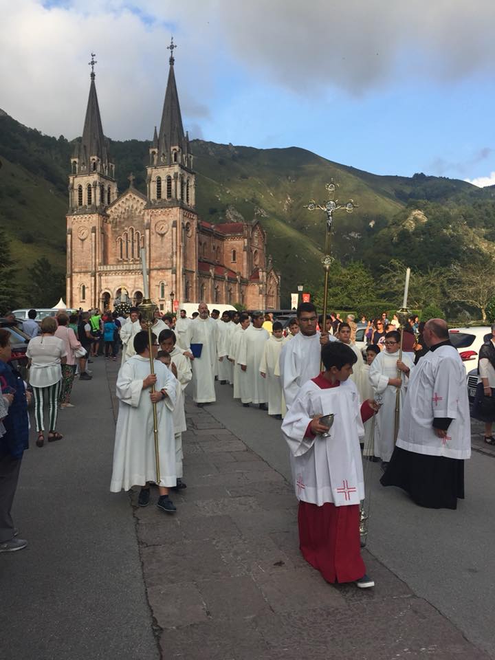 40361957_2394314240585346_3923755218226905088_n