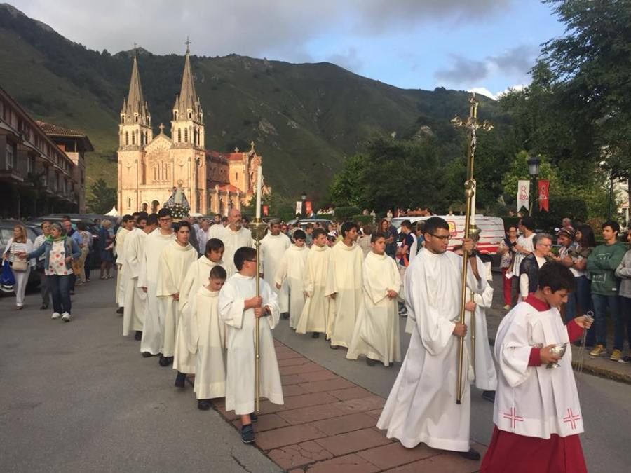 40488435_2394314150585355_2563837678889992192_n